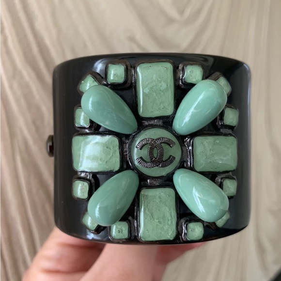 Chanel bracelet with green stones - Picture 14 of 15